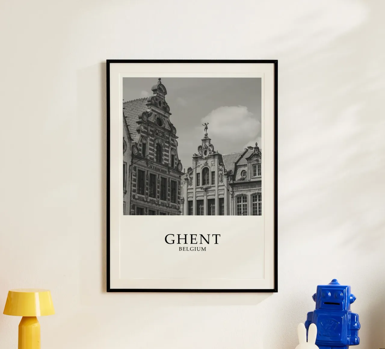 Gand Belgio Architettura Scena in scala di grigi poster con telaio in legno da Charnwood Prints