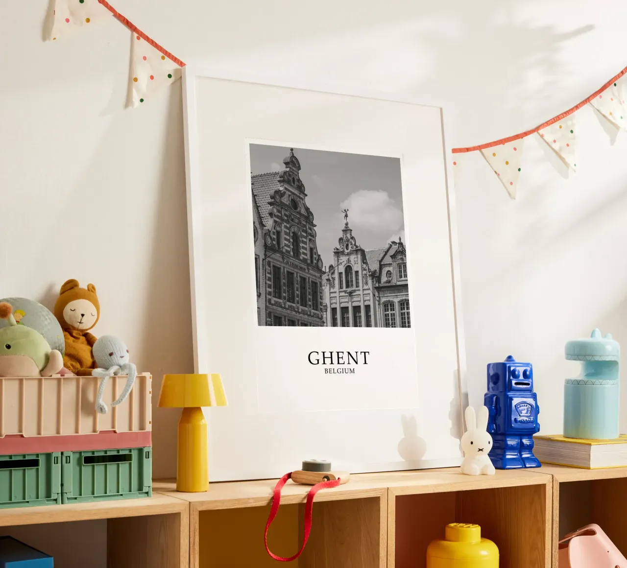 Gand Belgio Architettura Scena in scala di grigi poster con telaio in legno da Charnwood Prints