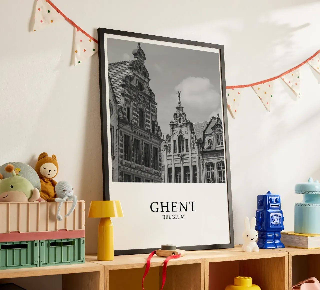 Gand Belgio Architettura Scena in scala di grigi poster con telaio in legno da Charnwood Prints