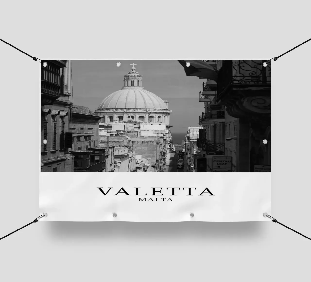Valetta Malta Architecture Scene Greyscale telo in pvc da Charnwood Prints