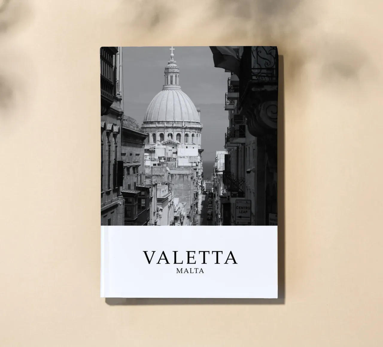 Valetta Malta Architecture Scene Greyscale diario da Charnwood Prints