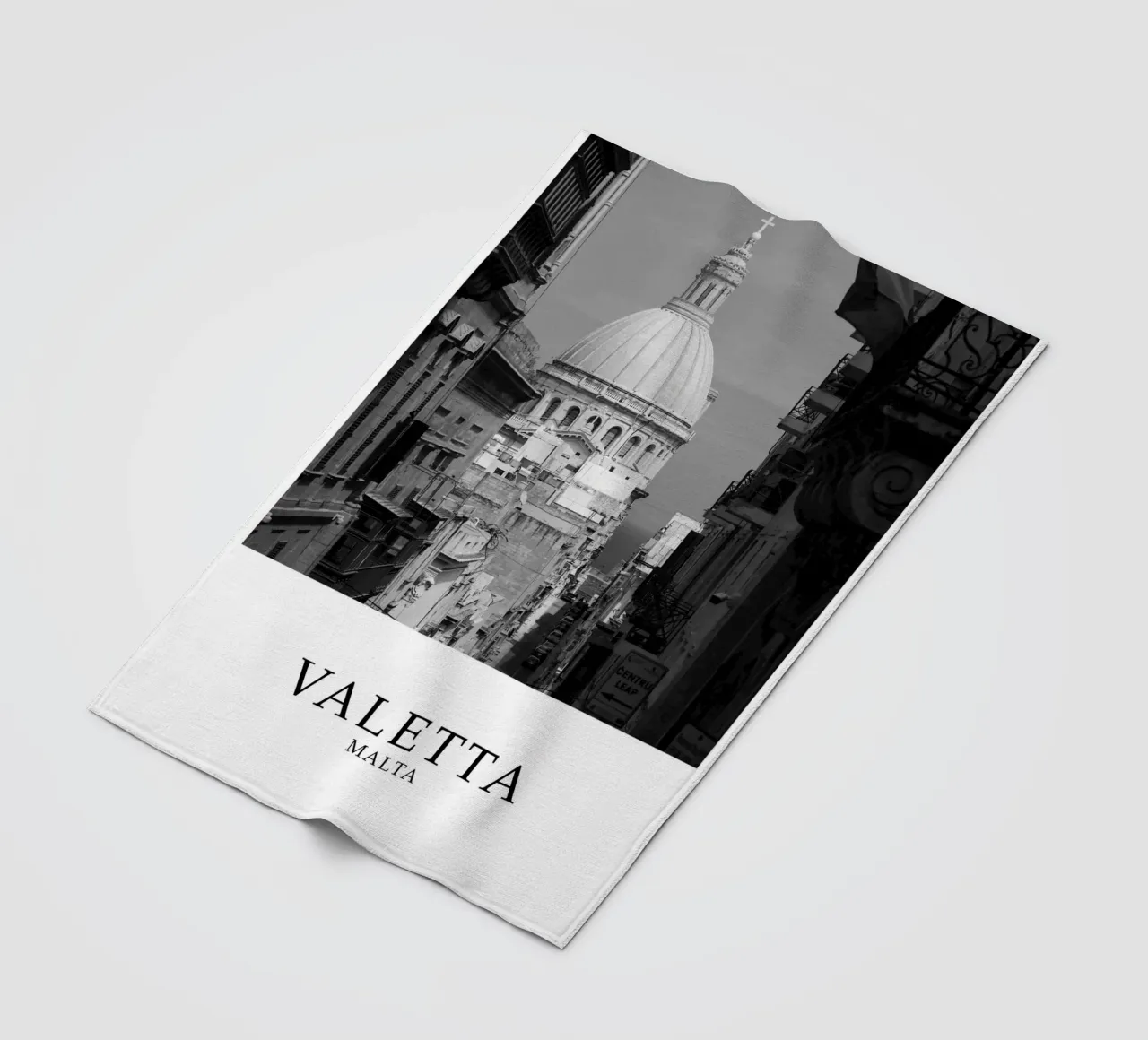 Valetta Malta Architecture Scene Greyscale coperta in pile da Charnwood Prints
