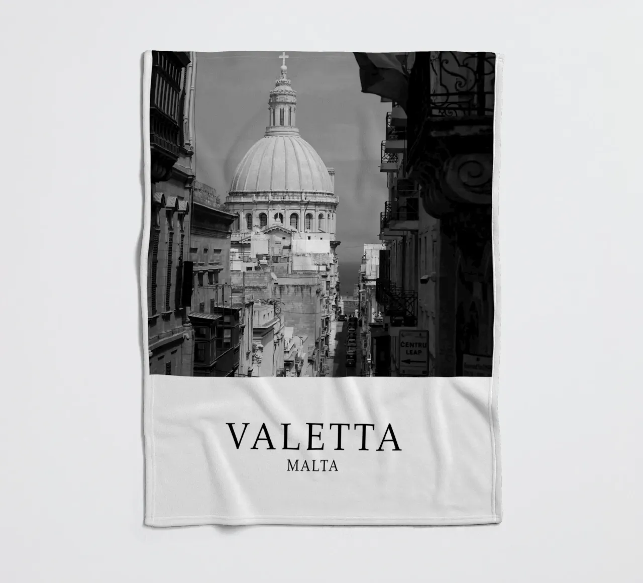 Valetta Malta Architecture Scene Greyscale coperta in pile da Charnwood Prints