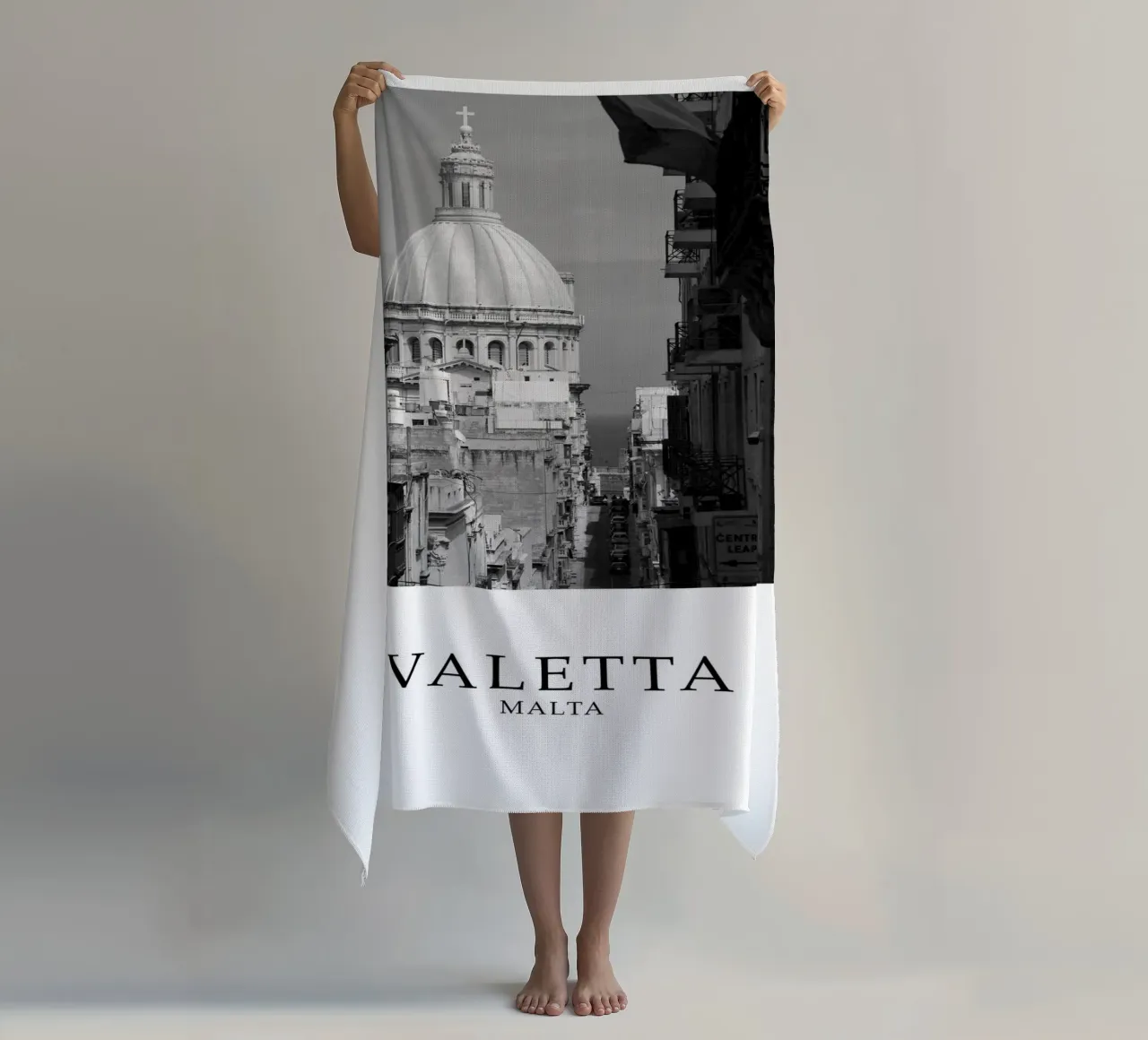 Valetta Malta Architecture Scene Greyscale telo mare da Charnwood Prints