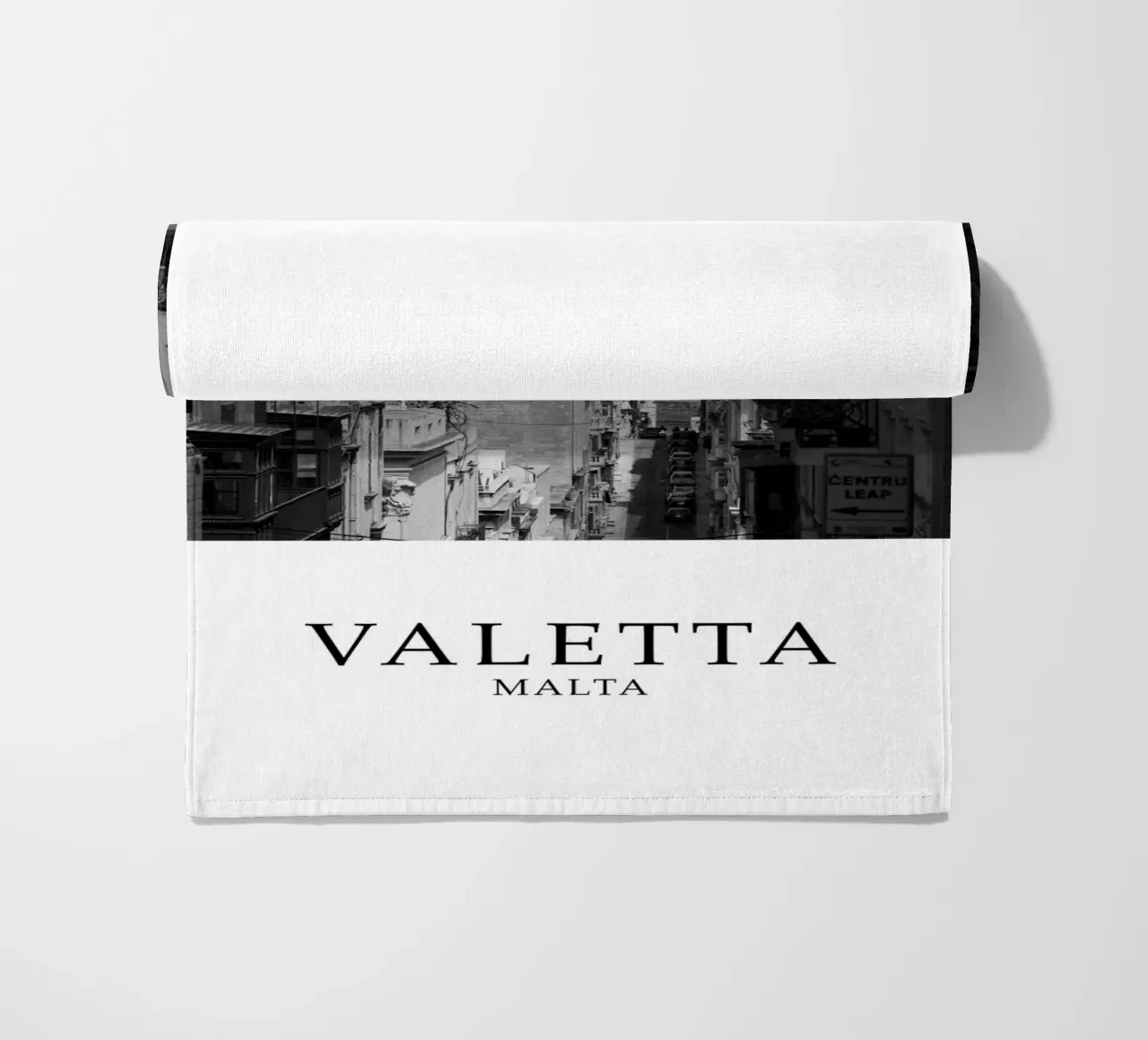 Valetta Malta Architecture Scene Greyscale telo mare da Charnwood Prints