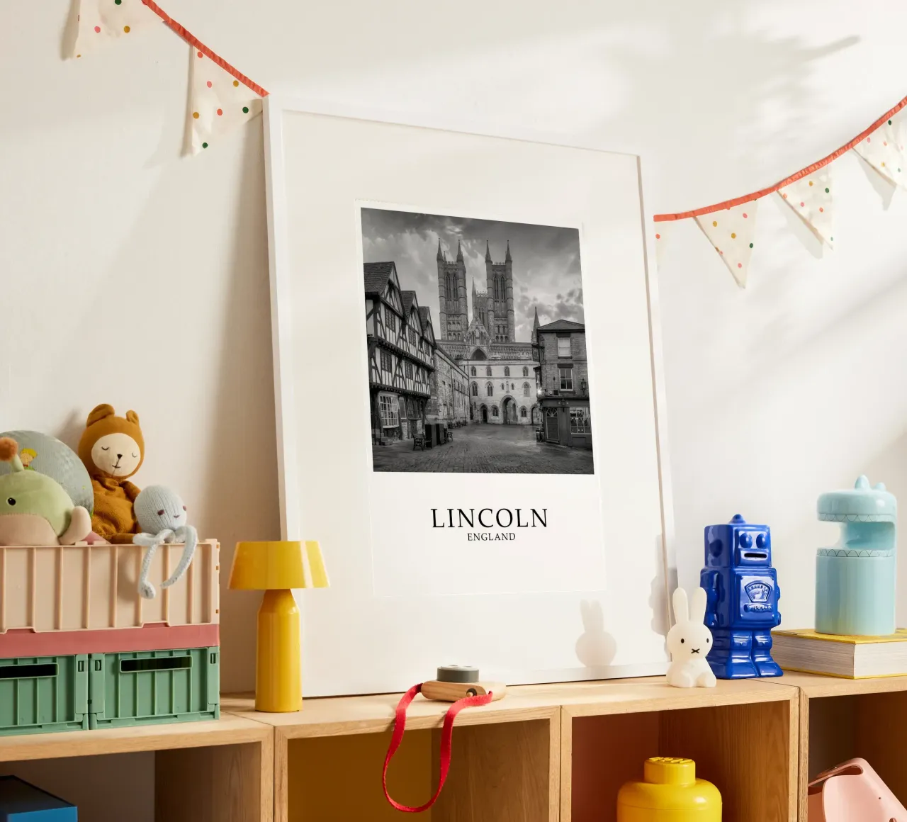 Lincoln Inghilterra Architettura Scena in scala di grigi poster con telaio in plastica da Charnwood Prints