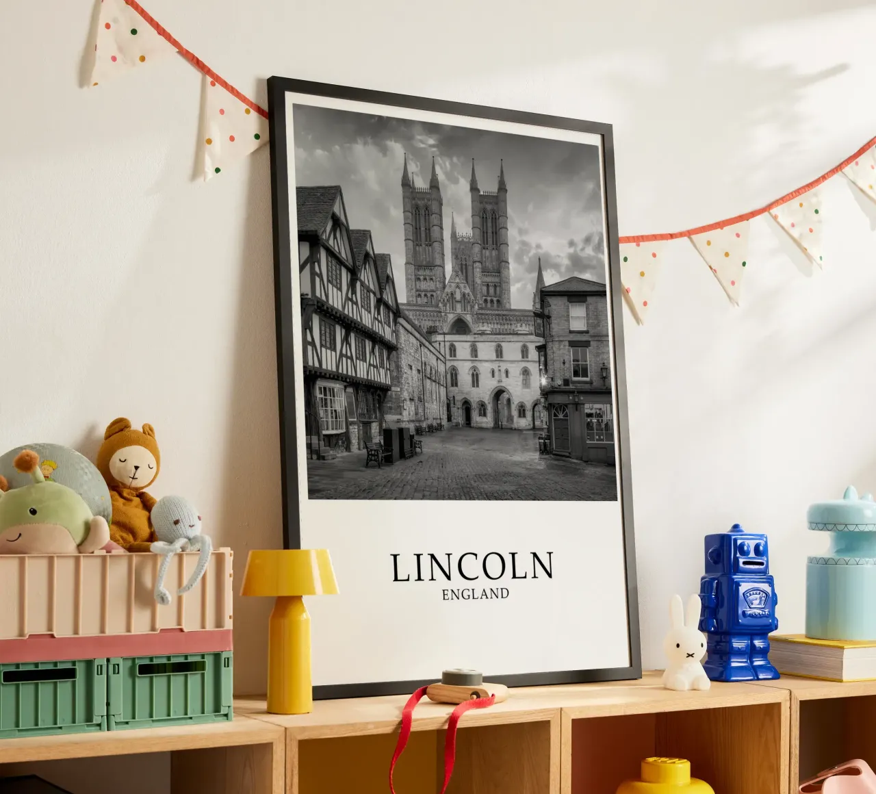 Lincoln Inghilterra Architettura Scena in scala di grigi poster con telaio in plastica da Charnwood Prints