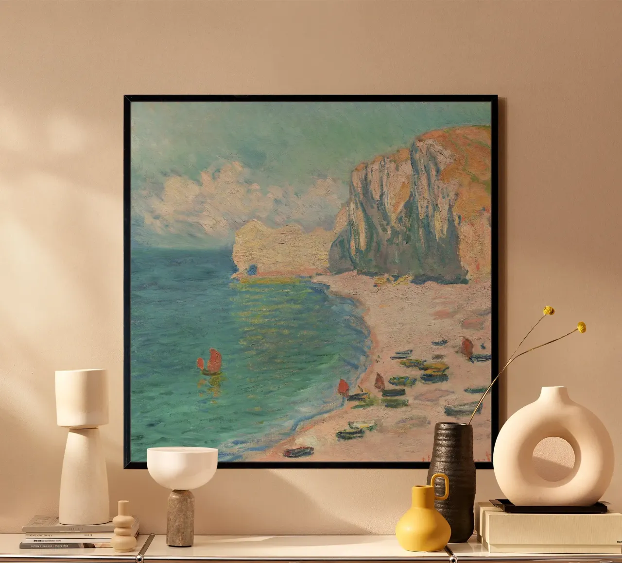 La playa y la Falaise d'Amont (1885) de Claude Monet poster con marco de aluminio de Venus Art