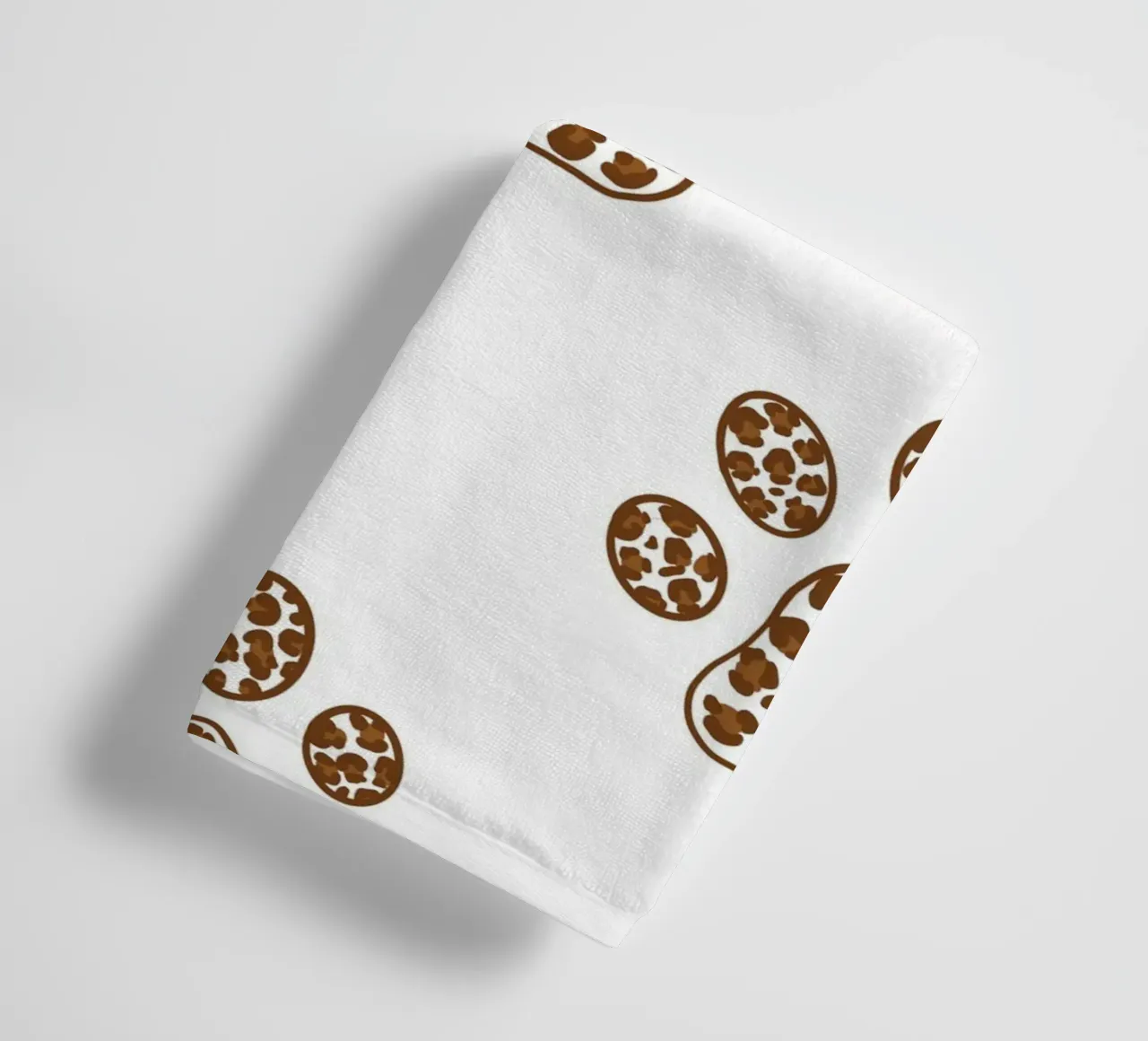 Made of leopard pattern with paw prints towel by gulsengunel