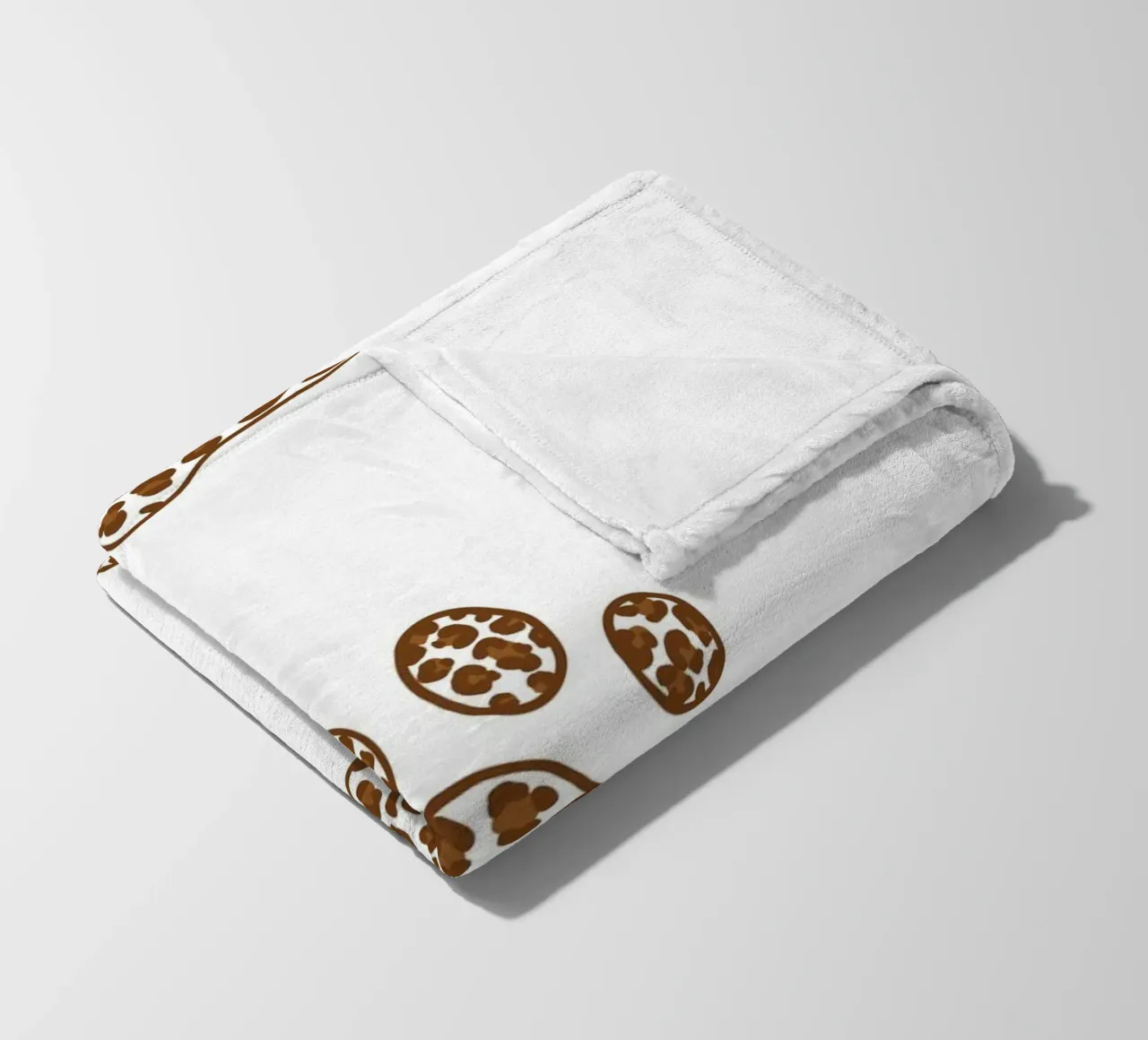 Made of leopard pattern with paw prints fleece blanket by gulsengunel