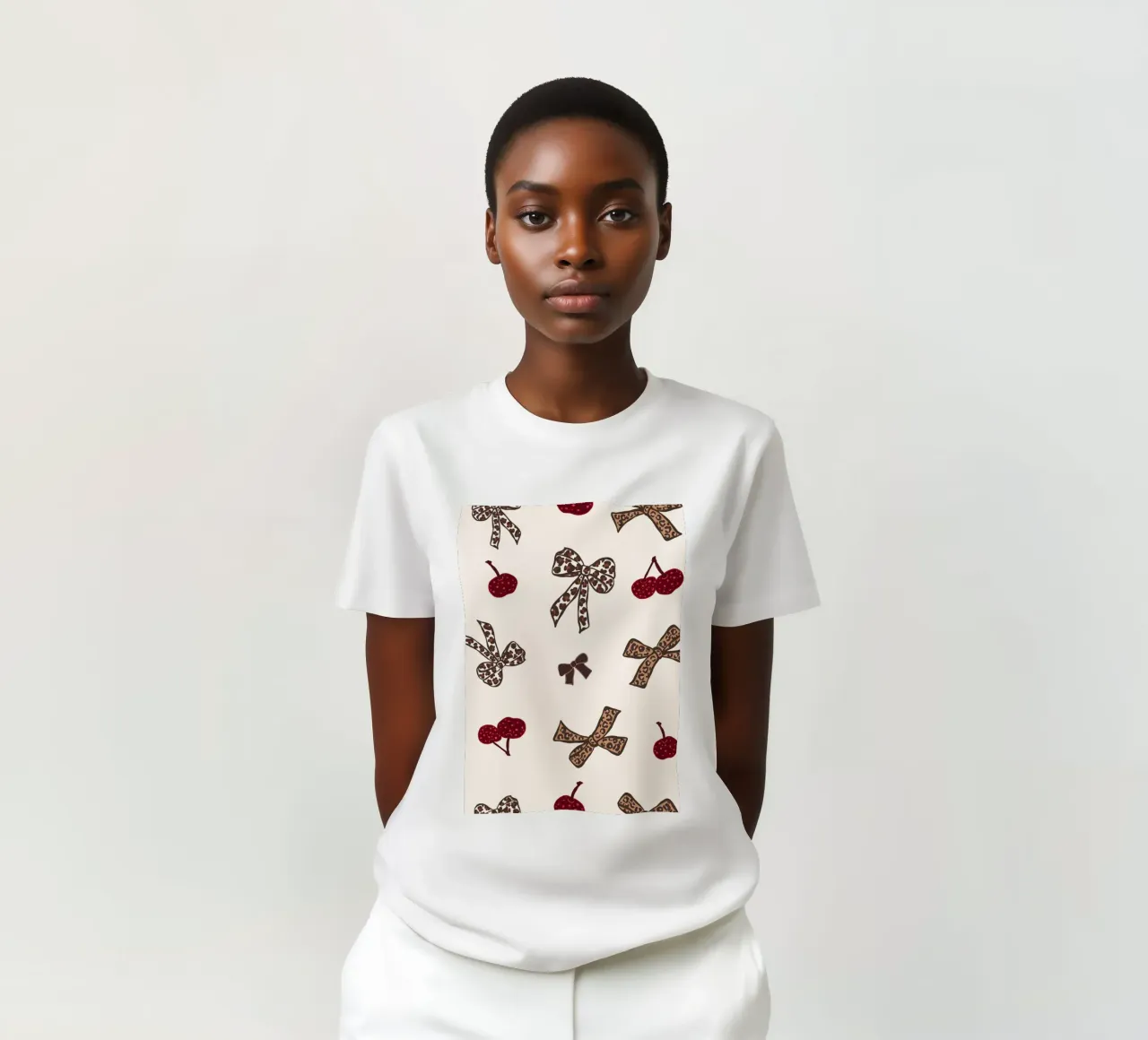 Modello Leopard Cherry t-shirt da gulsengunel