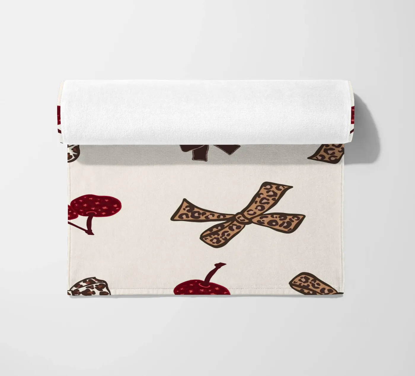 Leopard Cherry Pattern Strandtuch von gulsengunel