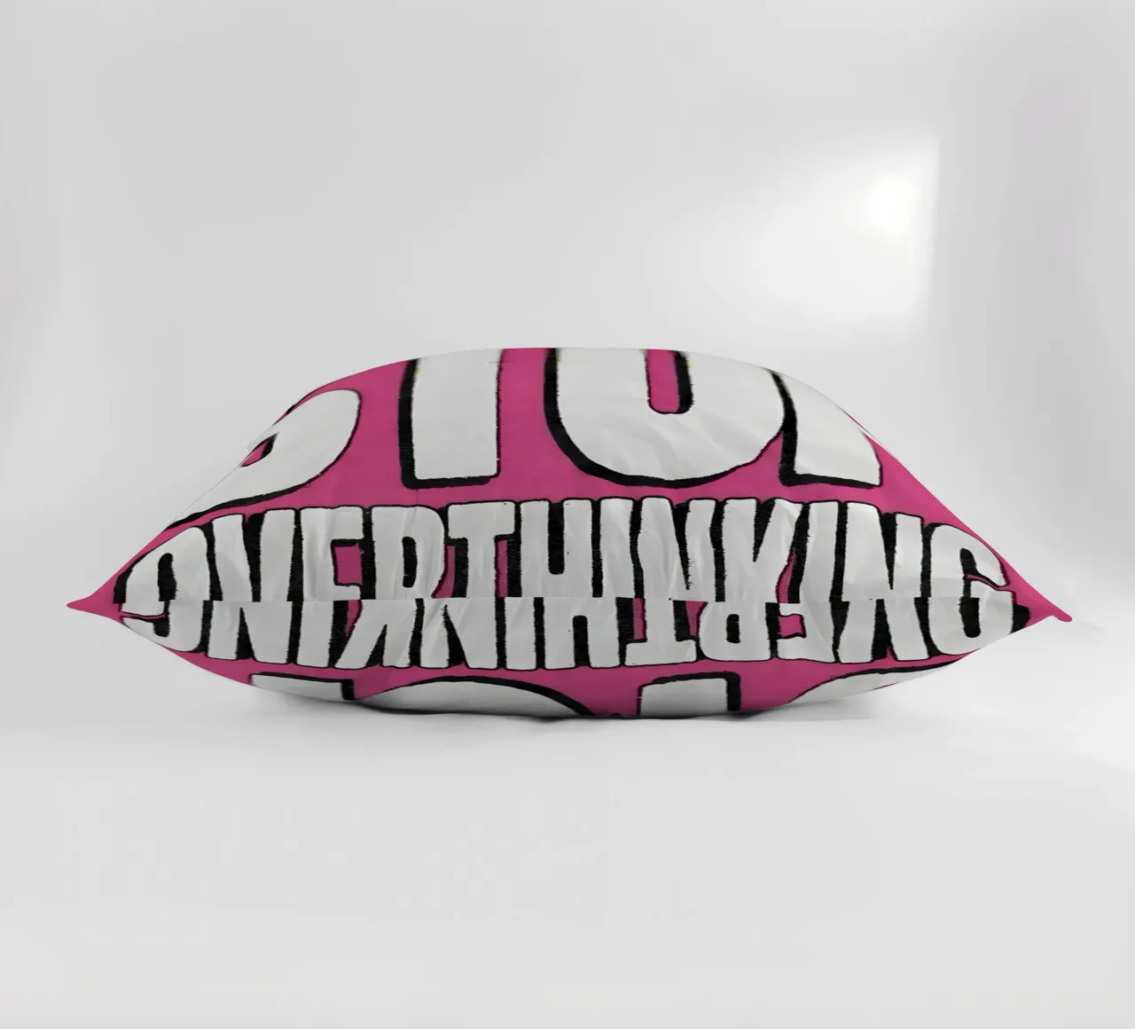 "STOP OVERTHINKING" cuscino da Type & Tape