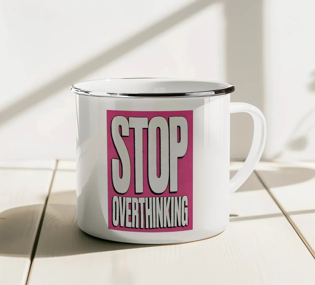 "STOP OVERTHINKING" tazza in smalto da Type & Tape