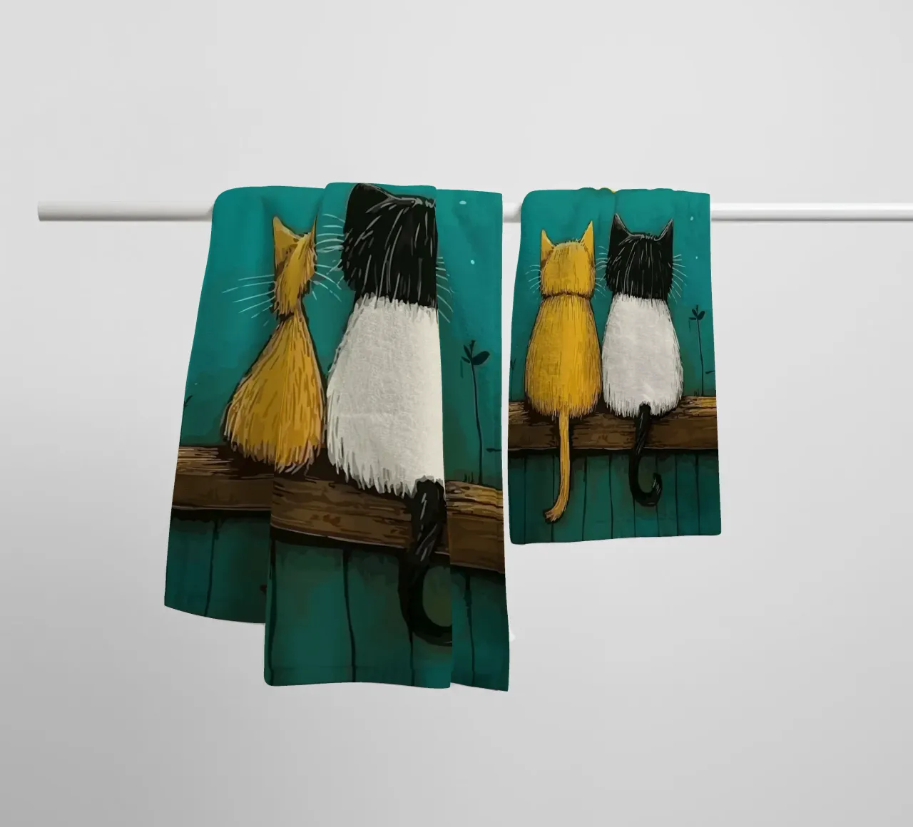 a pair of cats under the full moon asciugamano da bagno da Dumery Art