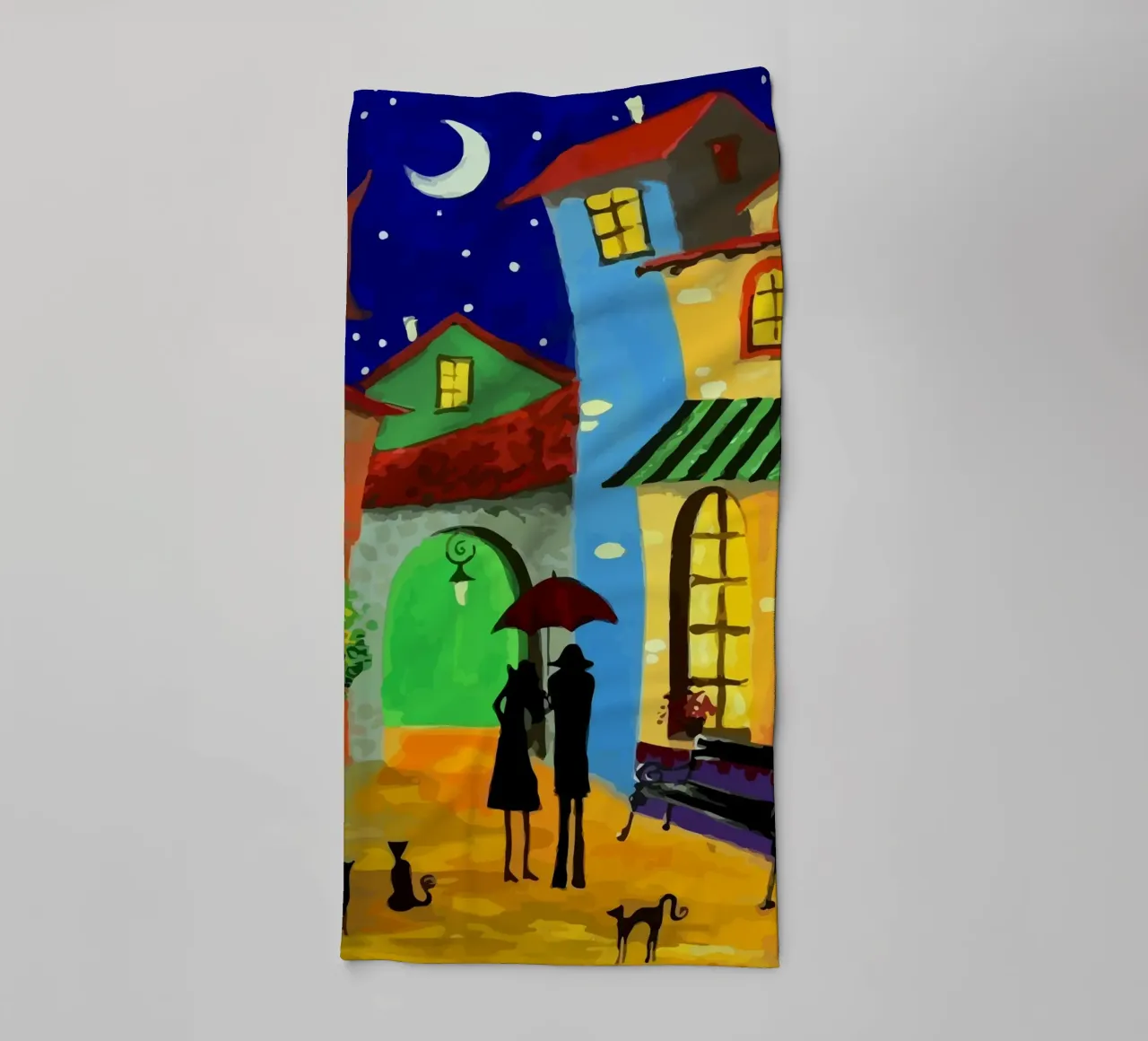 a couple of lovebirds and a cat at nigh asciugamano da bagno da Dumery Art