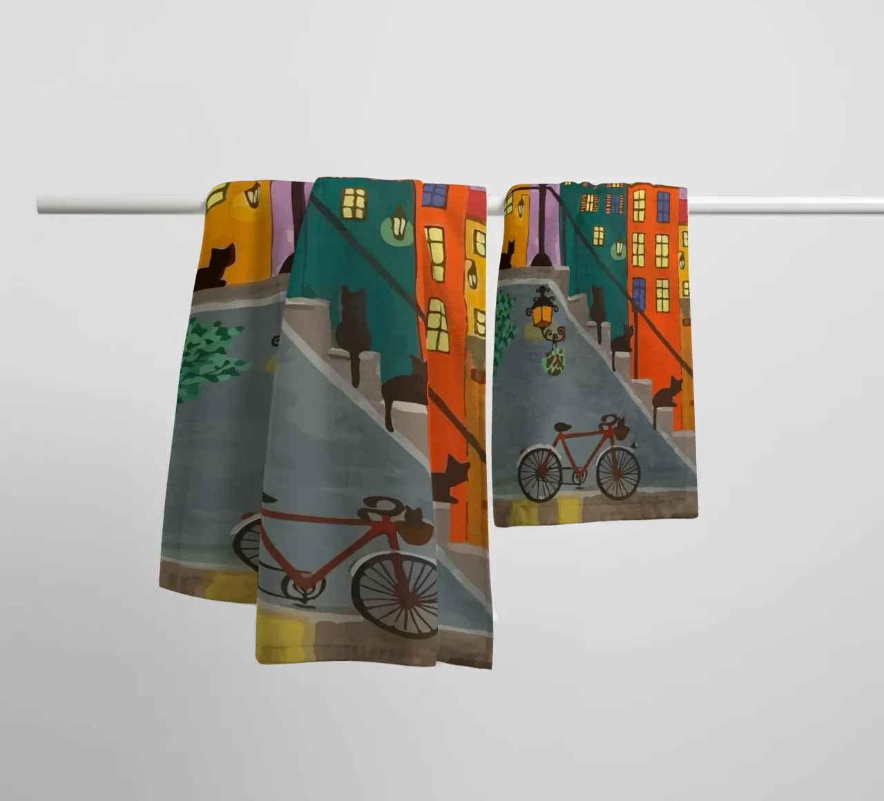 bicycle and cat in the afternoon badhanddoek van Dumery Art
