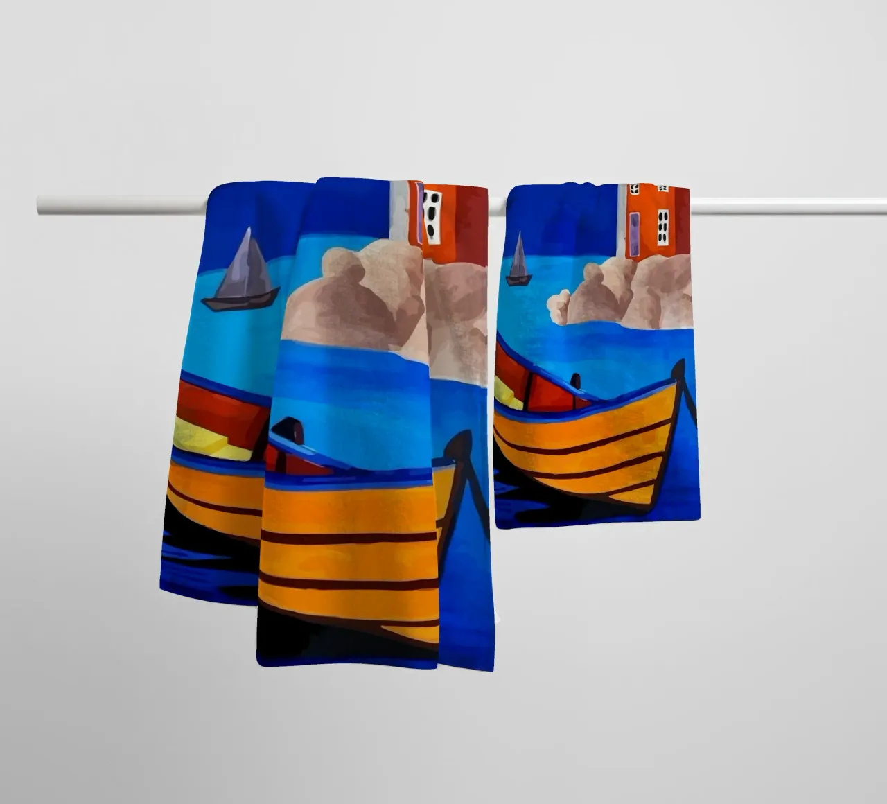 boat moored asciugamano da bagno da Dumery Art