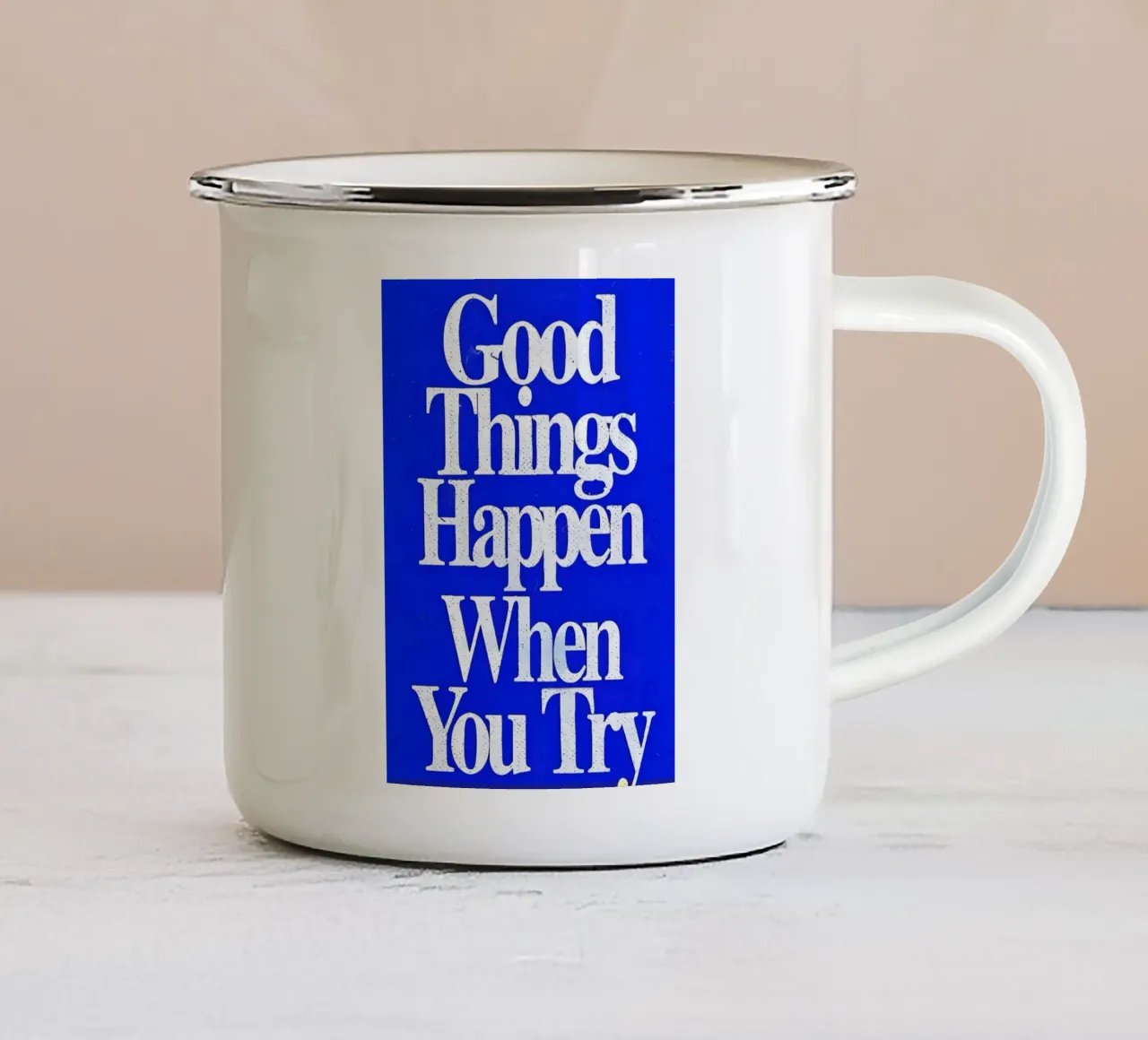 'Good Things Happen When You Try tazza in smalto da Type & Tape