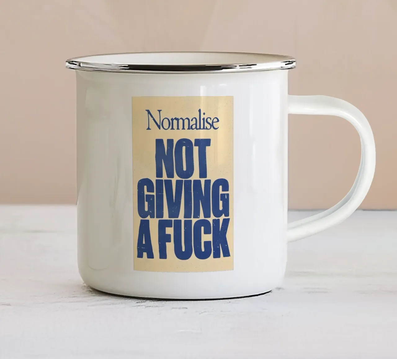 Normalise NOT GIVING A tazza in smalto da Type & Tape