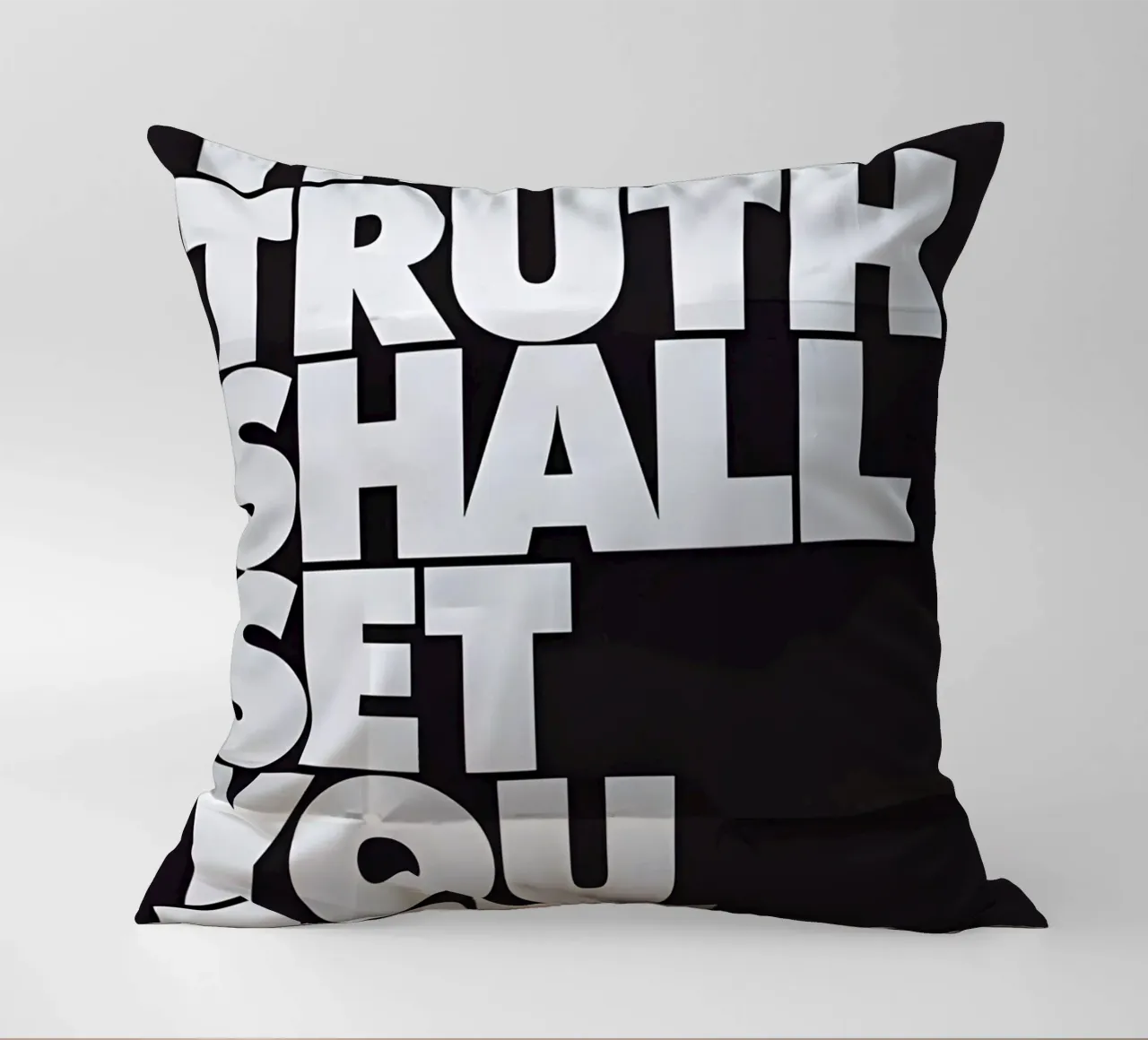 THE TRUTH SHALL SET YOU FREE. cuscino da Type & Tape