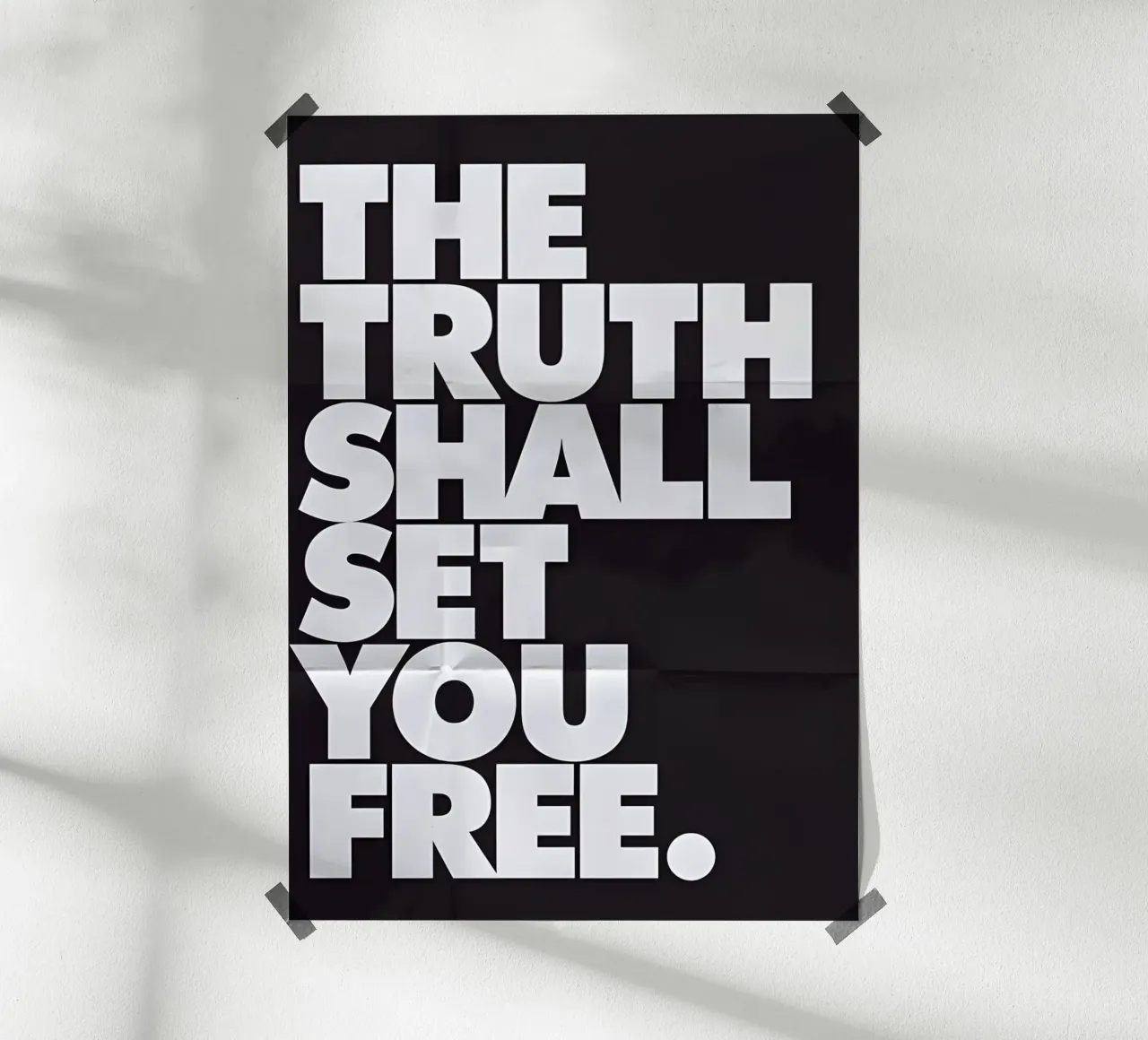 THE TRUTH SHALL SET YOU FREE. poster con telaio in alluminio da Type & Tape