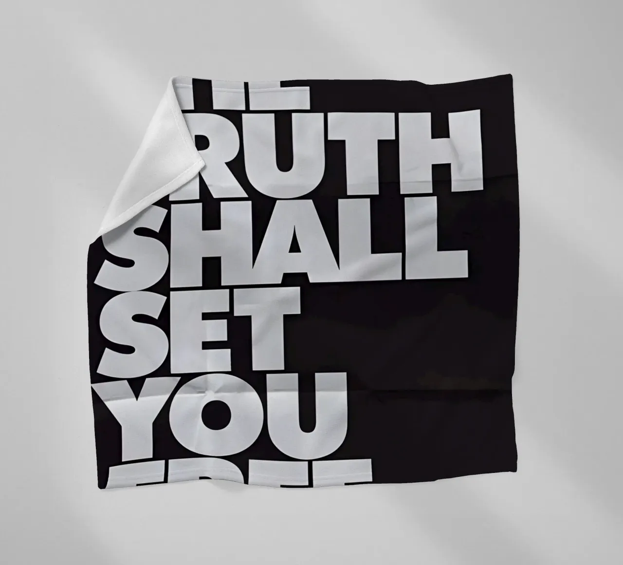 THE TRUTH SHALL SET YOU FREE. coperta in pile da Type & Tape