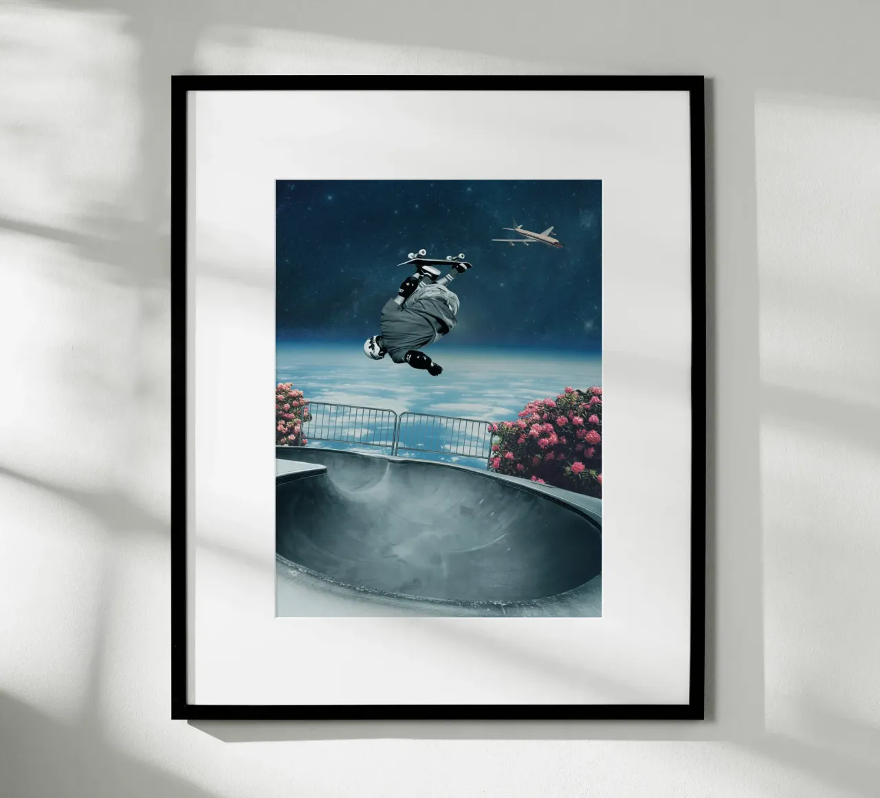 Pro Skater - Collage cosmico surreale poster con telaio in alluminio da Dapidoka