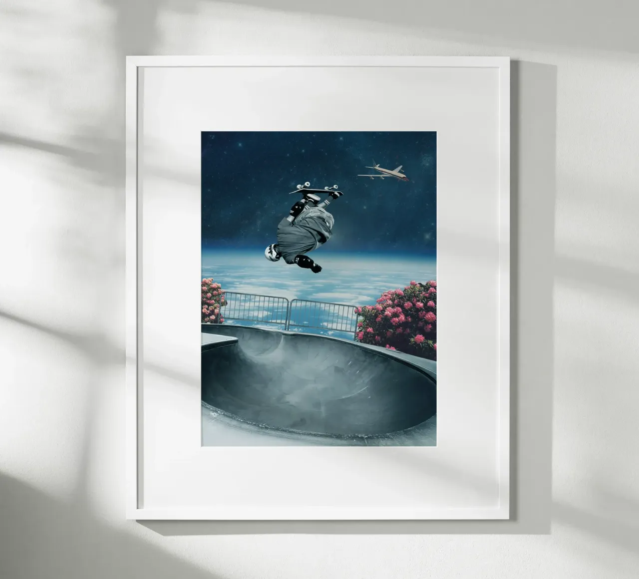Pro Skater - Collage cosmico surreale poster con telaio in alluminio da Dapidoka
