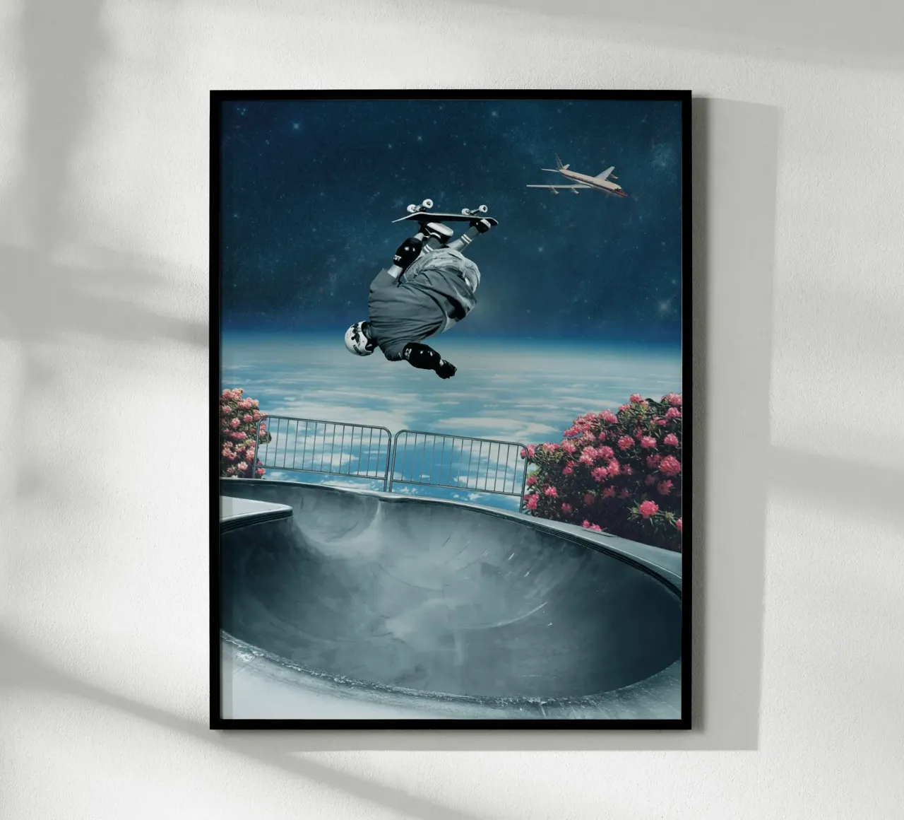 Pro Skater - Collage cosmico surreale poster con telaio in alluminio da Dapidoka