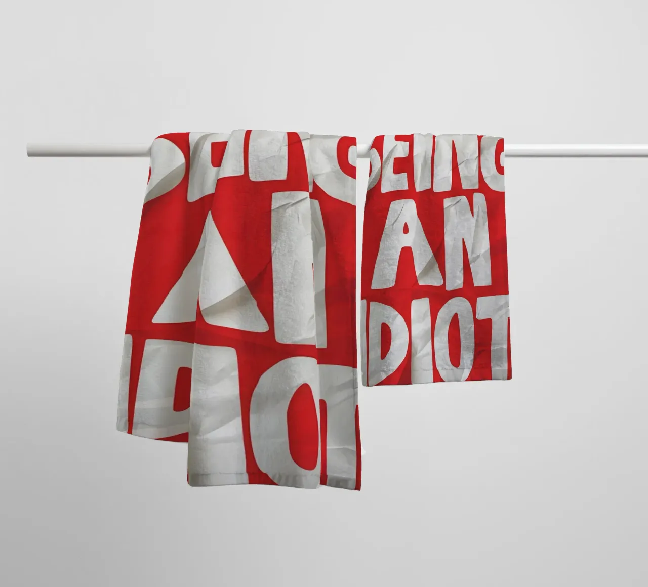 STOP BEING AN IDIOT asciugamano da bagno da Type & Tape