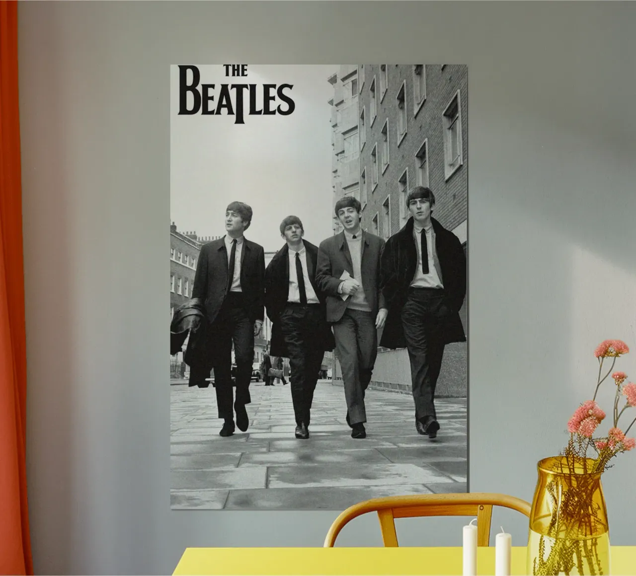 Beatles Mania kehrt live zurück Poster mit Kunststoffrahmen von nabcu