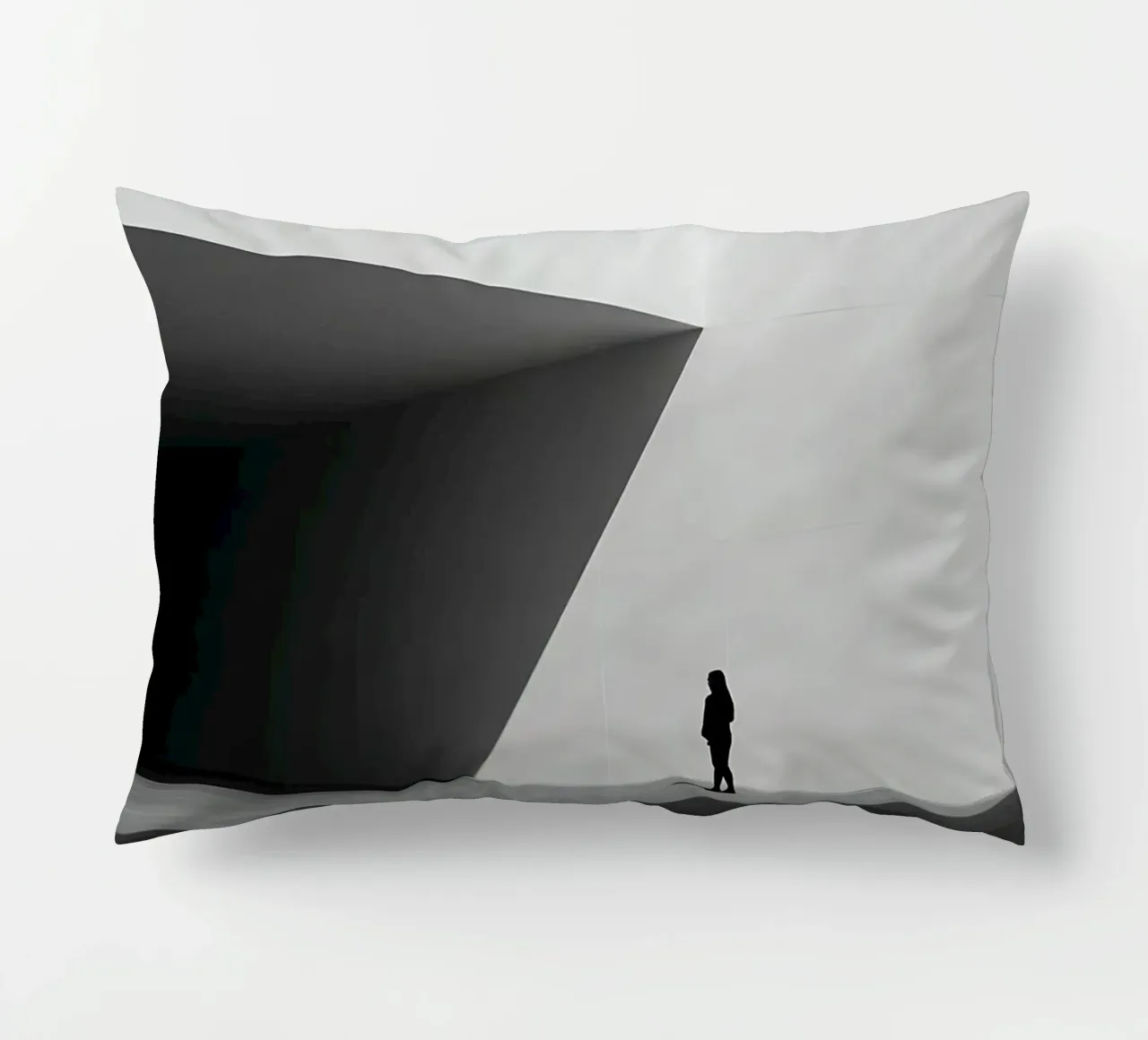 Solitudine geometrica in bianco e nero cuscino da Plain Thoughts