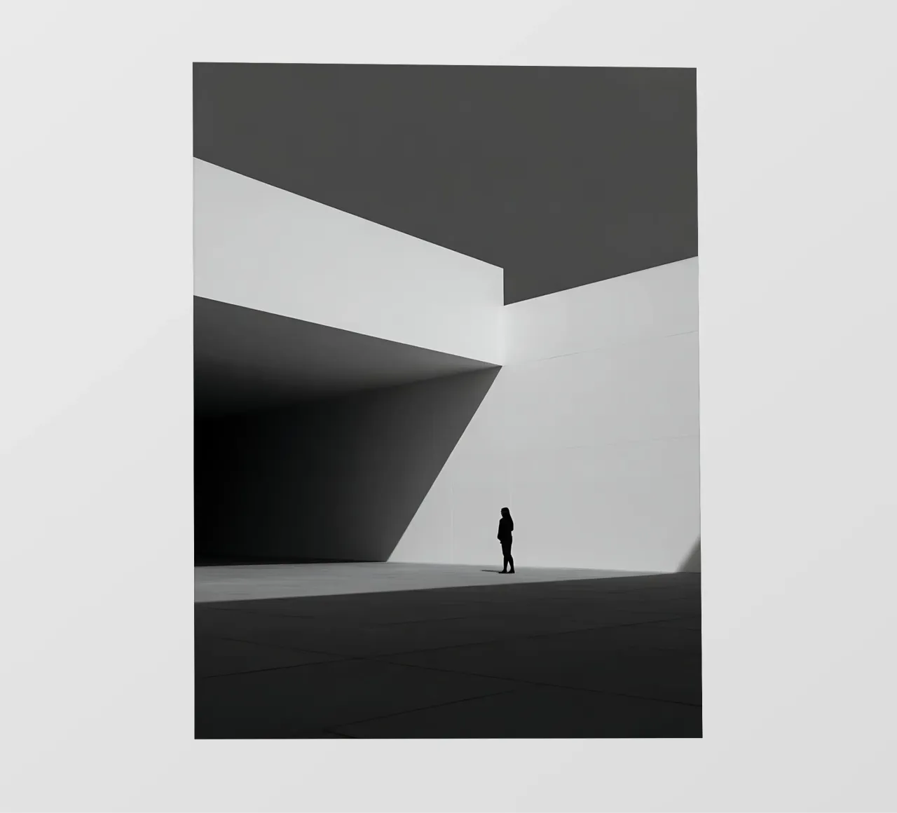 Solitudine geometrica in bianco e nero pellicola backlit da Plain Thoughts