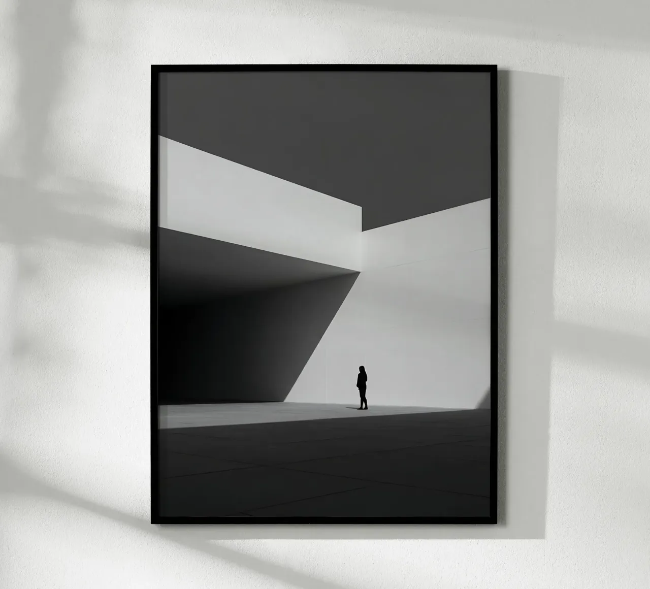 Solitudine geometrica in bianco e nero poster con telaio in legno da Plain Thoughts