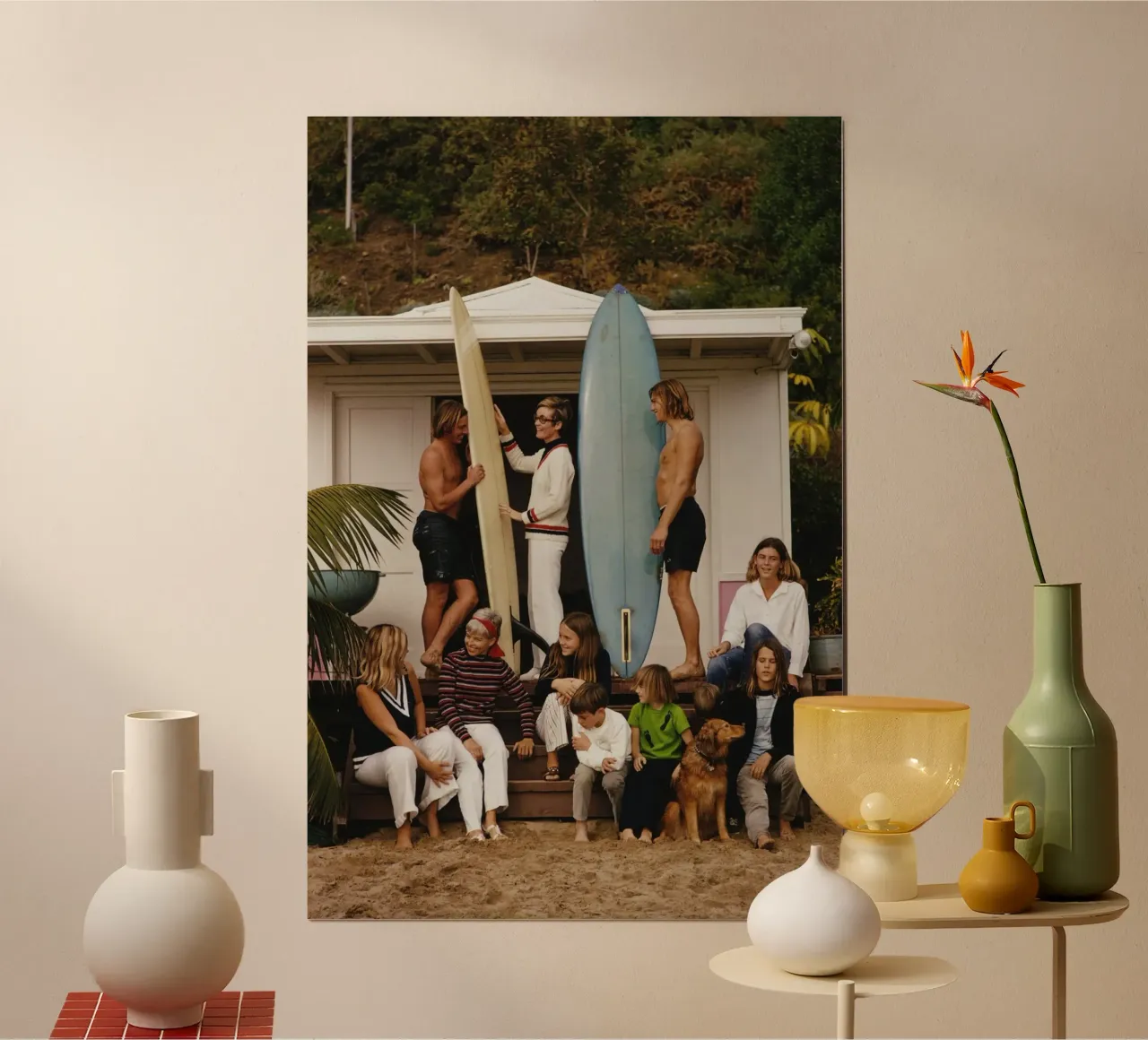 Laguna Beach Surfers - Slim Aarons poster con telaio in legno da GEOLOG