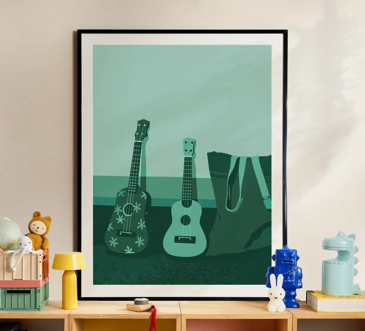 Due chitarre poster con telaio in plastica da MUSIC EDITION