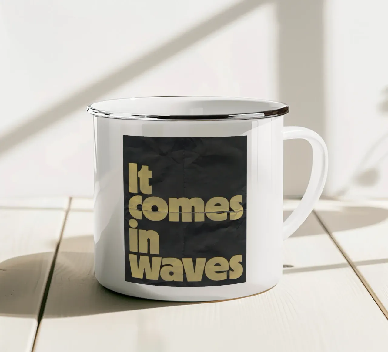 it comes in waves tazza in smalto da Type & Tape
