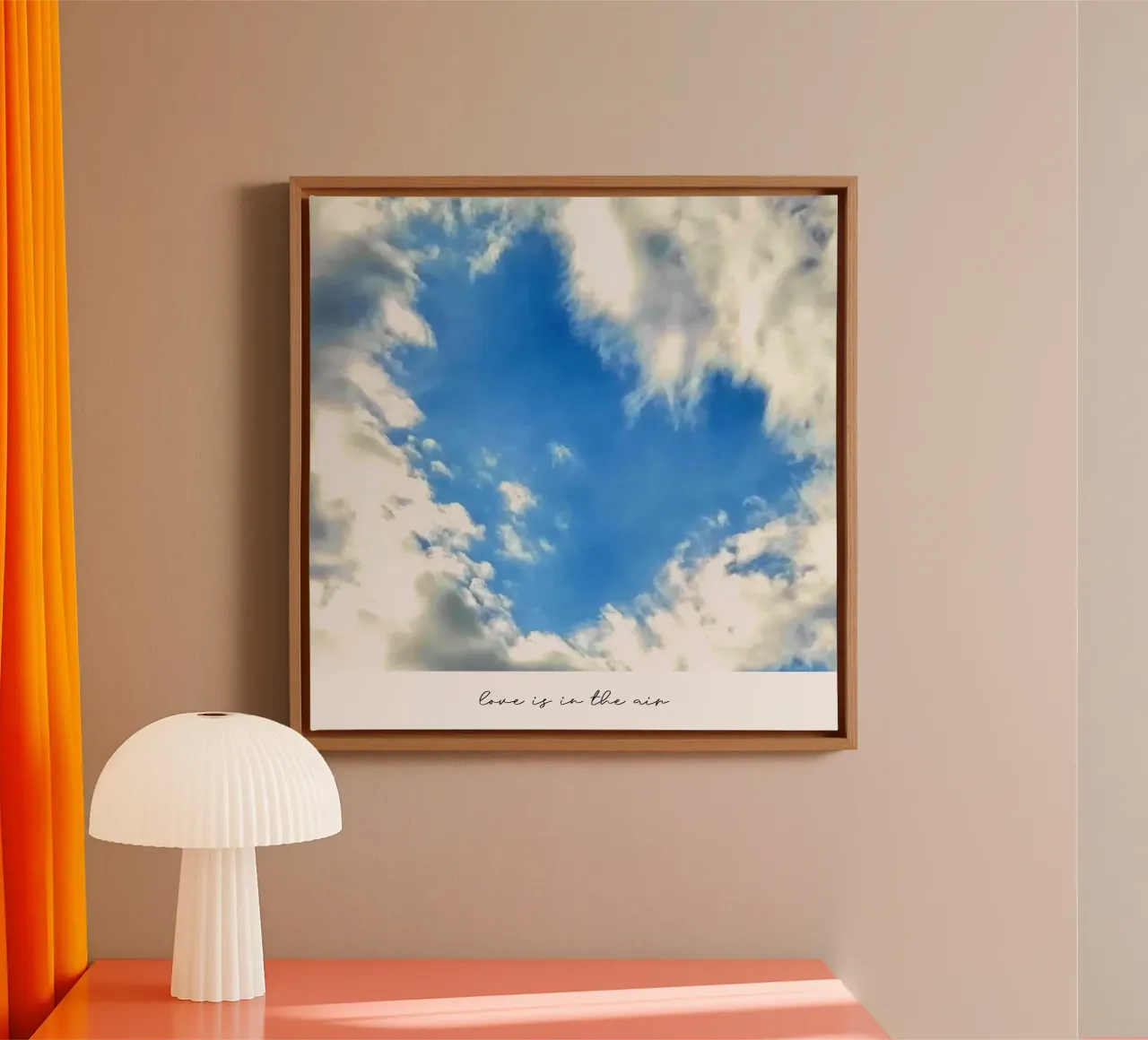 Love is in the air (Wolkenherz) tela con Cornice a cassetta da Frida + frei