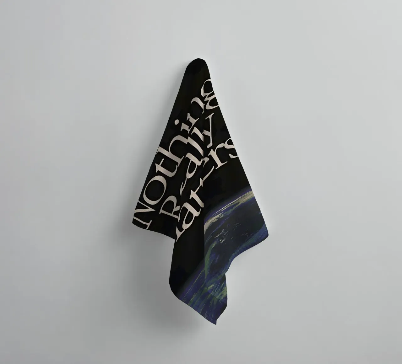 'Nothing Really Matters' asciugamano da bagno da Type & Tape