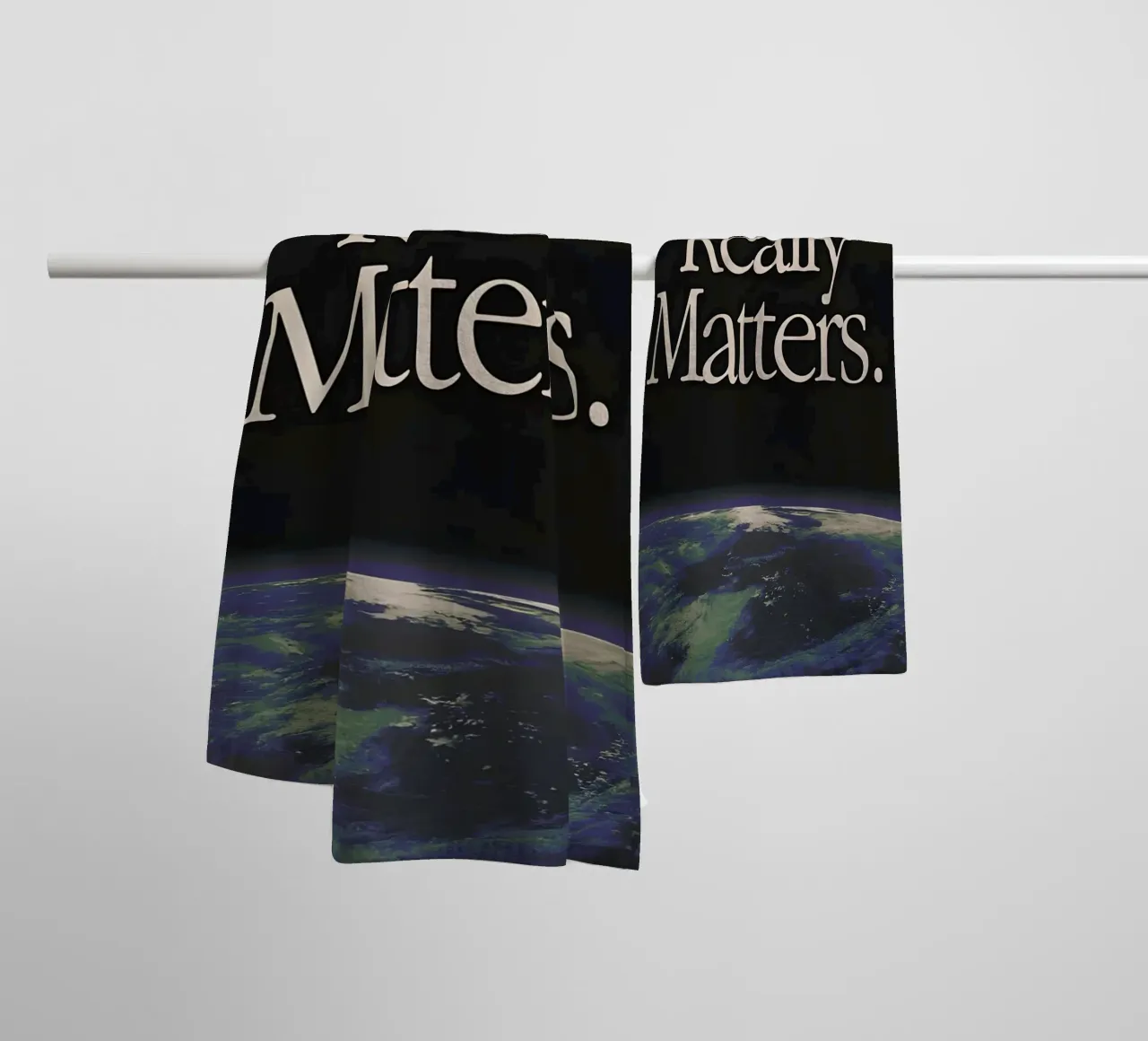 'Nothing Really Matters' asciugamano da bagno da Type & Tape