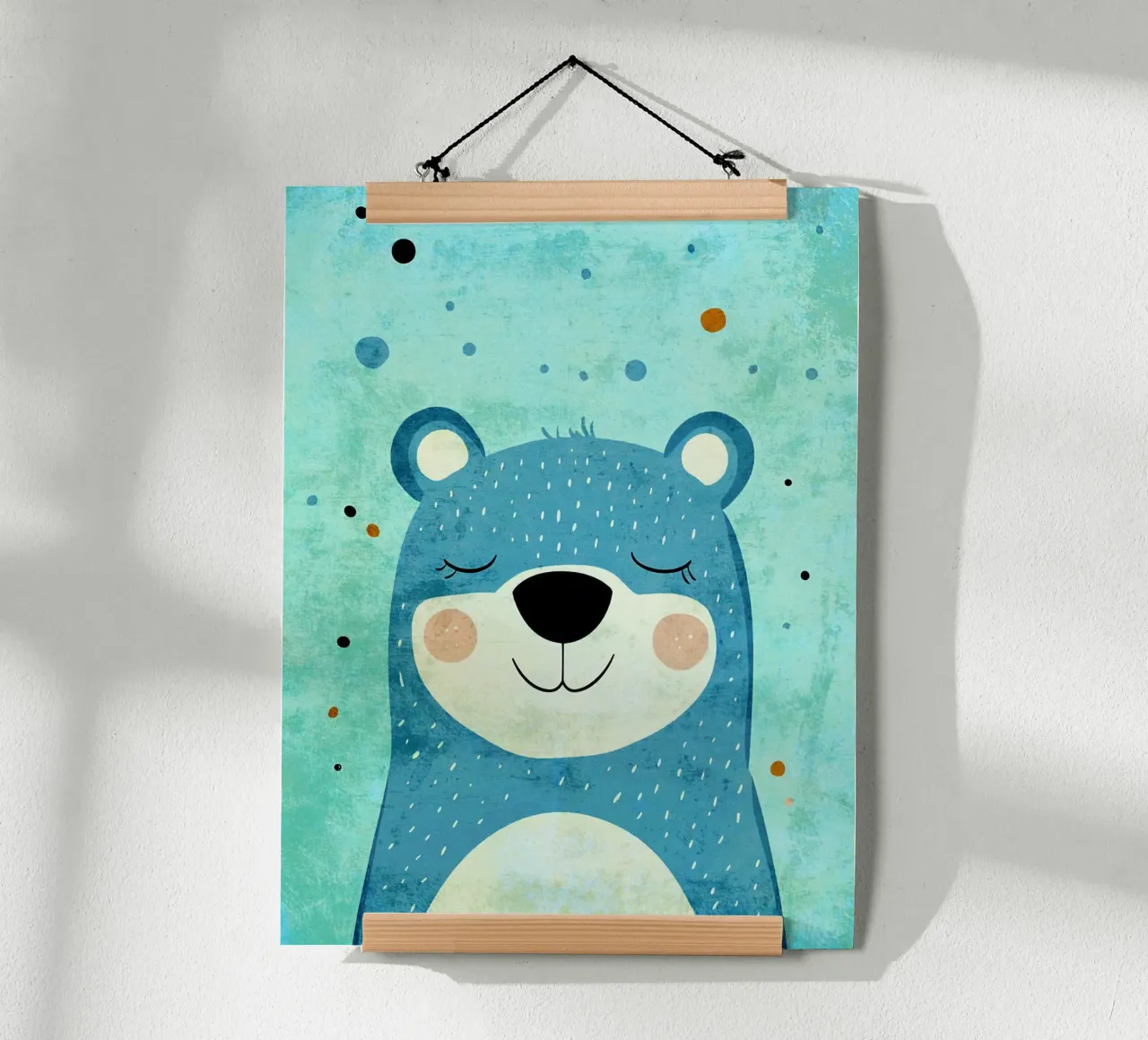 orso che sorride ad occhi chiusi cartone animato poster con telaio in legno da Courtney Ohling