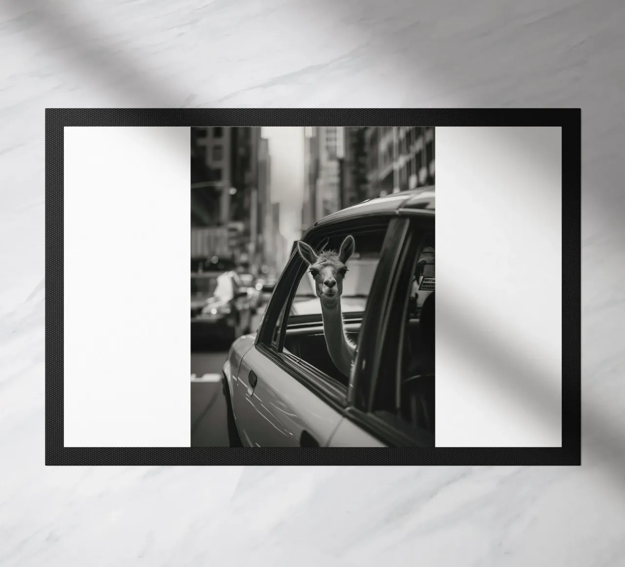 Traveling llama in New York zerbino da Leonard Barreiro
