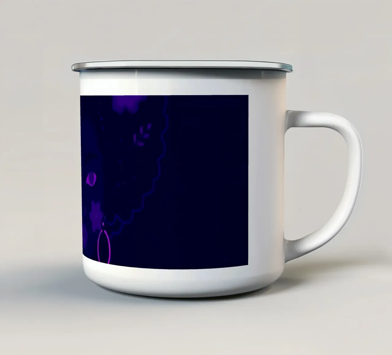 Ritratto di donna con afro e fiori tazza in smalto da DesignDoodle