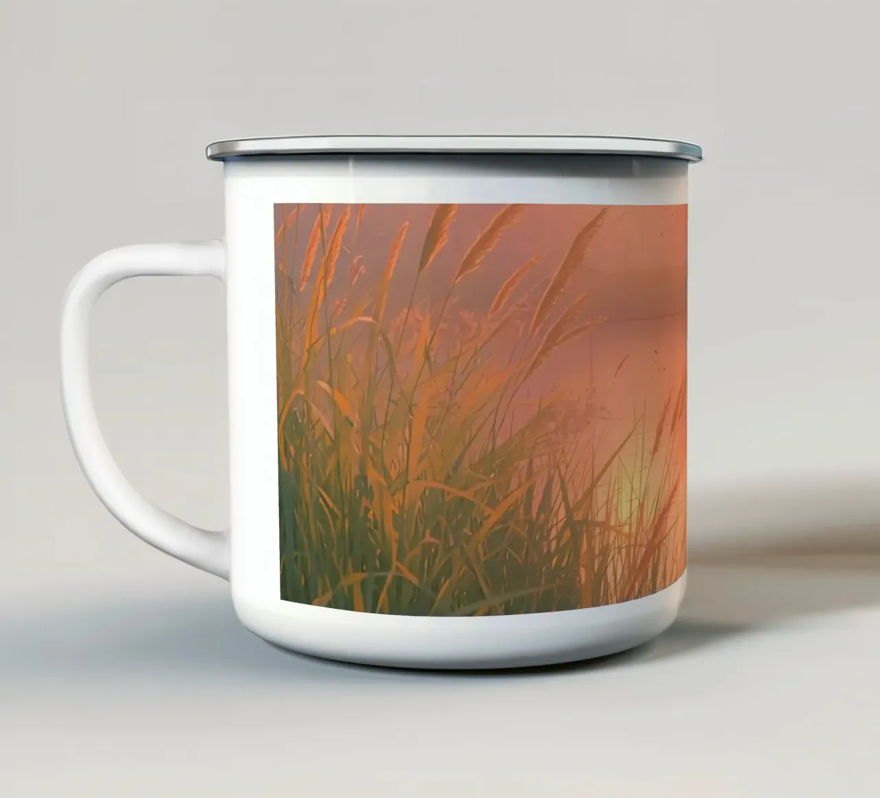Tramonto sul lago con erba e fiori selvatici tazza in smalto da DesignDoodle