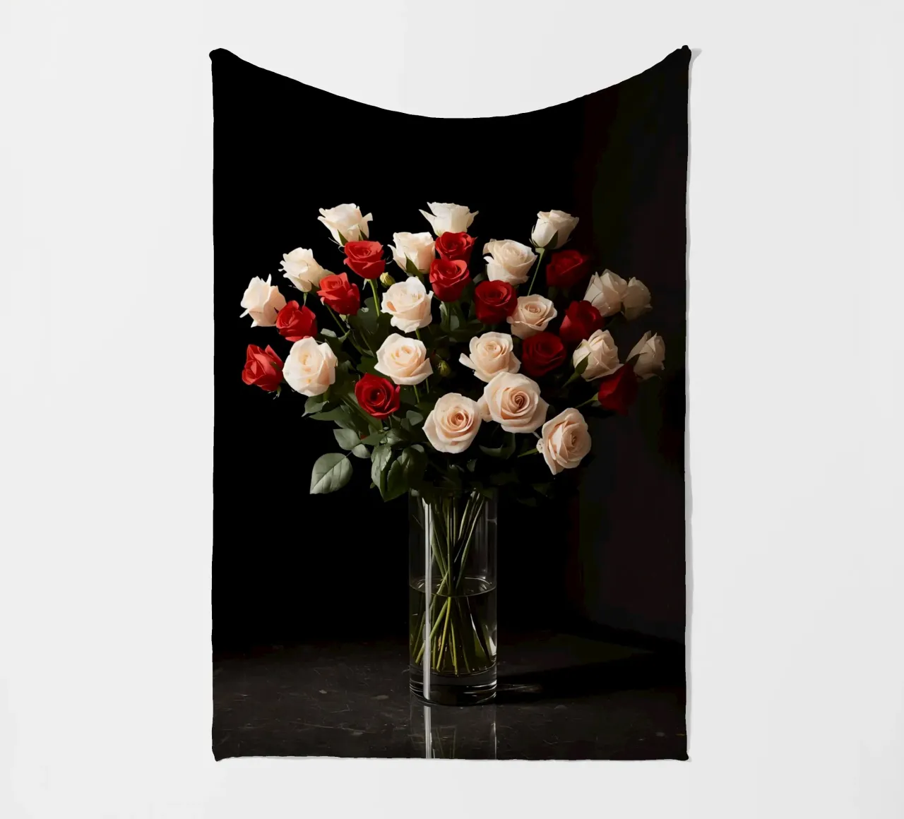Rose in vaso rosso rosa in vetro trasparente coperta in pile da DesignDoodle