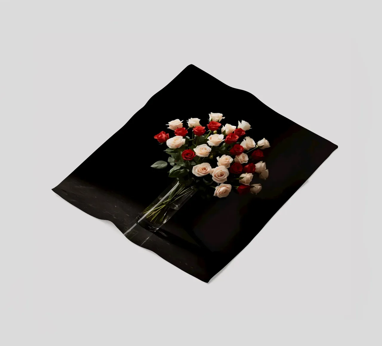 Rose in vaso rosso rosa in vetro trasparente coperta in pile da DesignDoodle