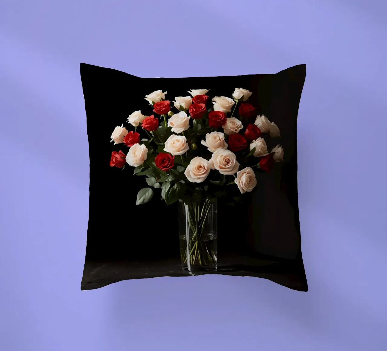 Rose in vaso rosso rosa in vetro trasparente cuscino da DesignDoodle