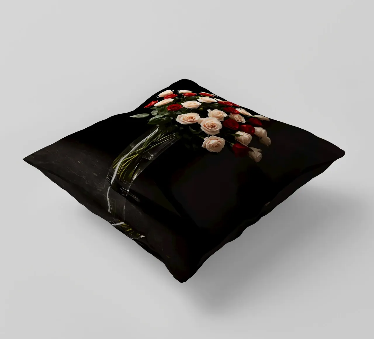 Rose in vaso rosso rosa in vetro trasparente cuscino da DesignDoodle