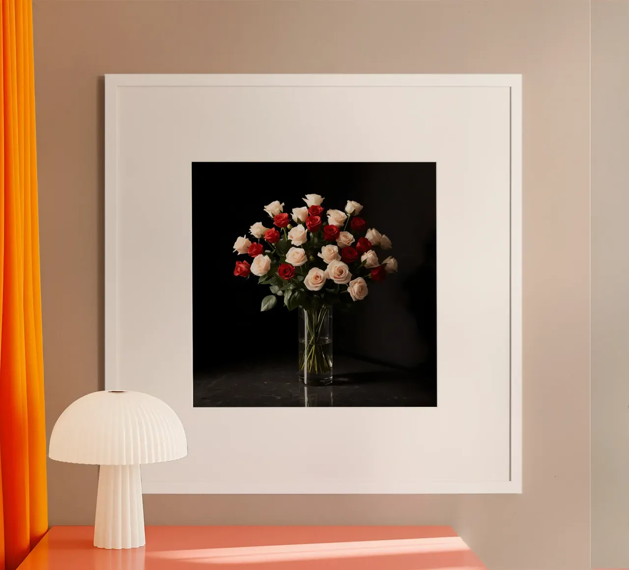 Rose in vaso rosso rosa in vetro trasparente poster con telaio in alluminio da DesignDoodle